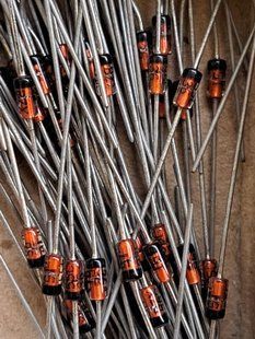 Стабилитрон 0,5W 36V (BZX55C) СТБ068 фото