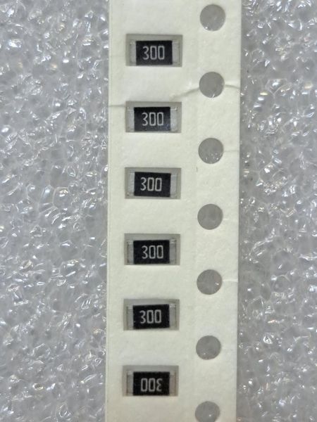 Резистор SMD 1206 30 Om &plusmn;5% (РЗ0216) РЗ0216 фото