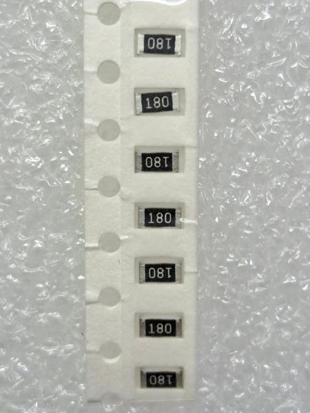 Резистор SMD 1206 18 Om &plusmn;5% (РЗ0211) РЗ0211 фото